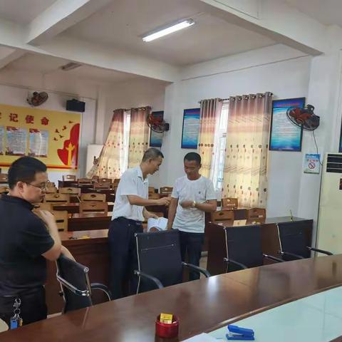 市农技中心积极推进草地贪夜蛾“三区三带”布防工作