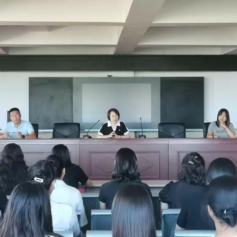 智慧管理 润爱无声——红军小学新学期班主任交流会