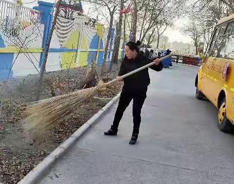 文明博乐，“我”在行动———博乐市第六幼儿园打扫卫生活动纪实