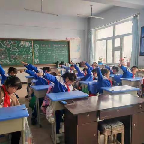 巴彦县华山乡中心学校“课前一支歌”活动