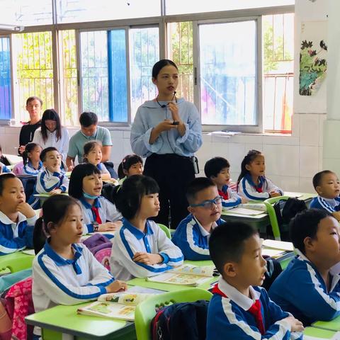 展课堂风采，促新秀成长——英语组廖嫦周公开课