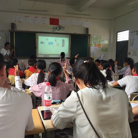 马塘镇卡莫小学新老师公开课精彩绽放