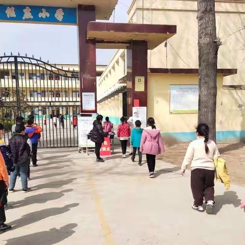 防疫演练筑防线，未雨绸缪保安全——洪恩乡任庄小学疫情防控应急安全演练。