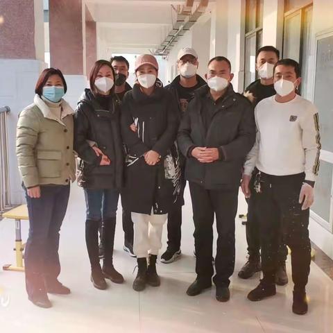 情系校园，为爱点赞——记二十二中初三40班家长打扫班级环境卫生