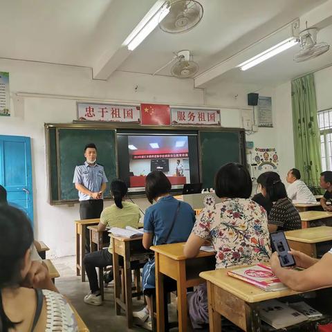 警钟长鸣，生命无价――良村小学消防疏散、灭火安全演练