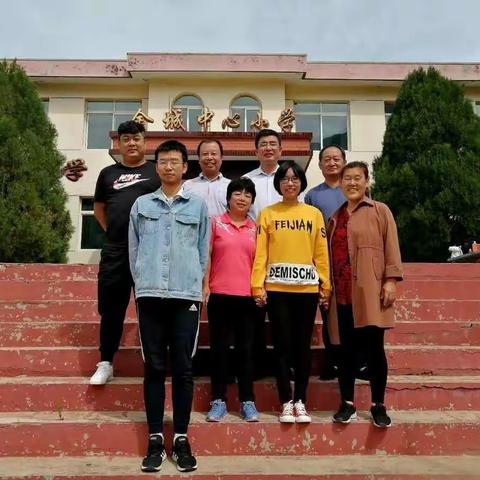 学生金榜题名日，                               老师欢乐开心时