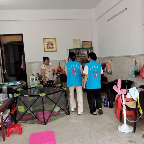 公坡镇新时代文明实践所开展“劝导居民出门戴口罩、不聚集、不扎堆”志愿服务活动