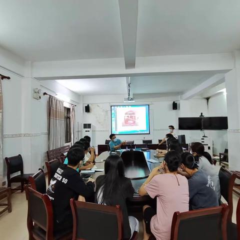 公坡镇组织学习《新型冠状病毒肺炎防控方案（第九版）》暨核酸采样和信息录入培训会议