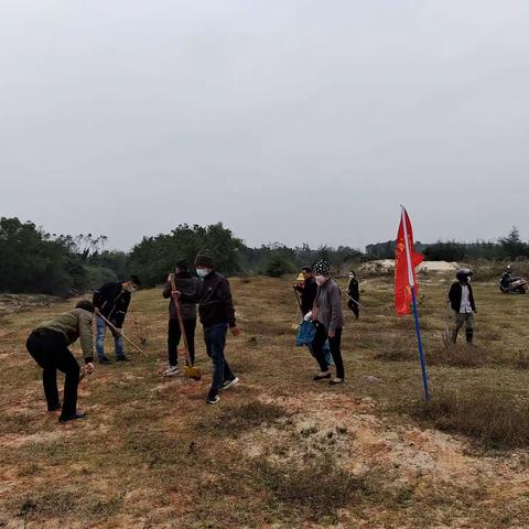 水北治水中队开展六水共治——牛粪收集志愿服务活动