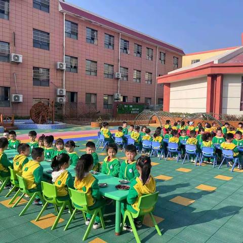 禹州市实验幼儿园中班级段技能比赛《筷子夹枣》