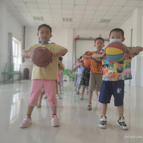 学习故事】“滚动的篮球”库尔勒市第三幼儿园（哈尔东分园）