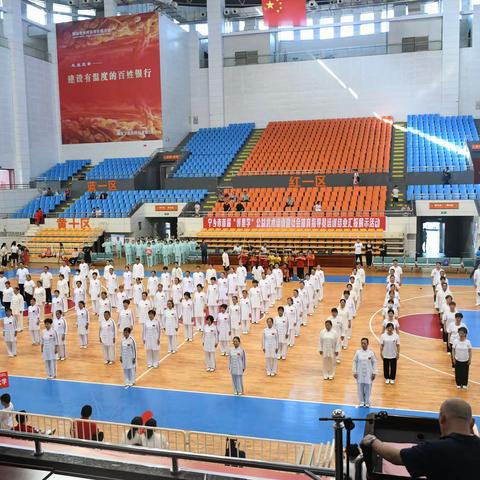 宁乡市老年大学太极队120余人参加宁乡市“邻里学”太极拳公益培训暨三级社会体育指导员培训