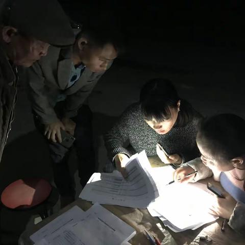 八宝小学教师走村串户洒满遍地足迹