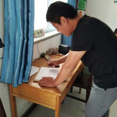 高臾中心小学暑假检查学生假期作业活动汇报