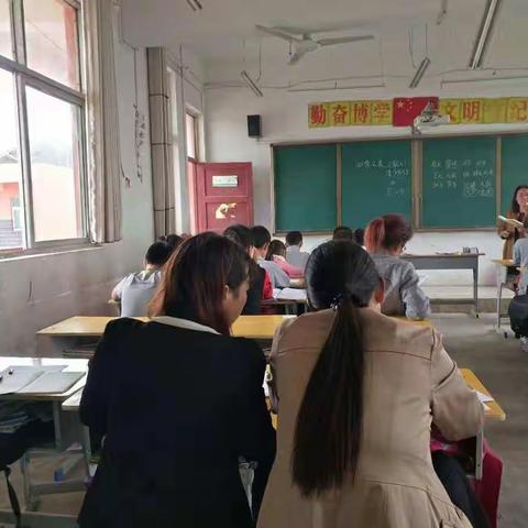 小渠小学开展同课异构教研活动