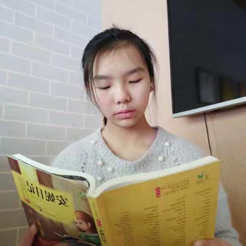 太极湖学校初中部积极参与学校举办的读书月活动