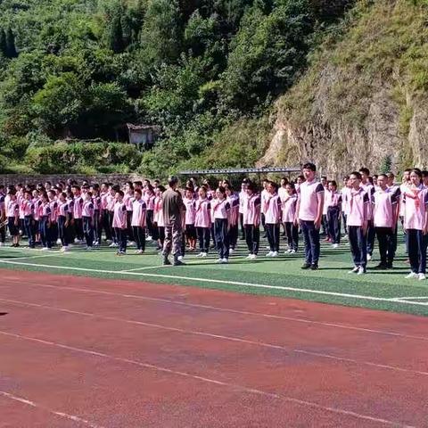 太极湖学校初中部开展新生行为习惯养成教育活动