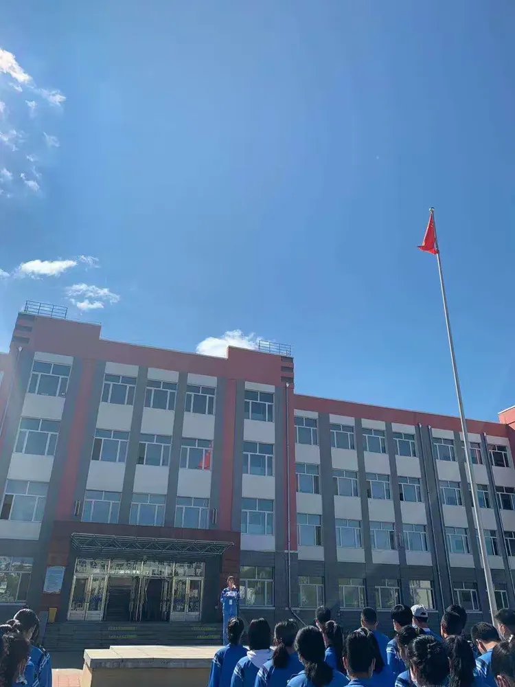 讷河市第五中学2020年秋季开学升旗仪式