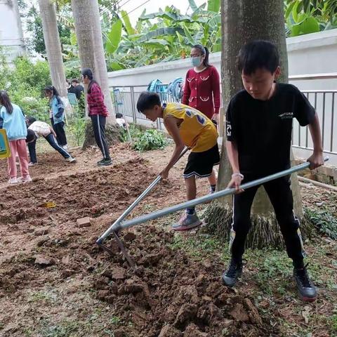 劳动助成长   教育净心灵——四月绿色基地里的成长