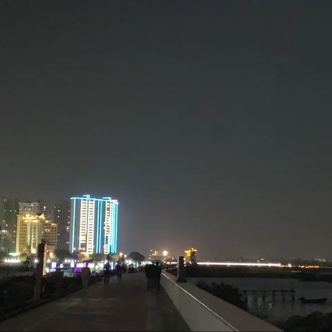 你来与不来！我都在这里……