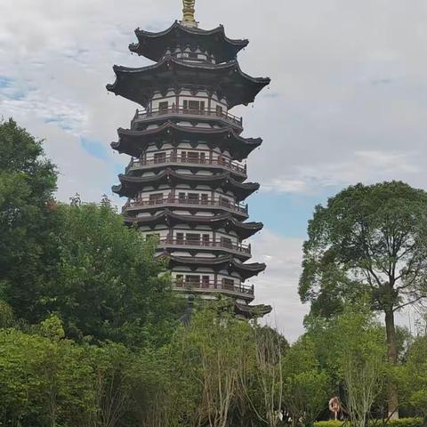 分享教育智慧  传递和乐文化———深圳市王书斌名校长工作室赴湖南师大开展文化辐射讲座