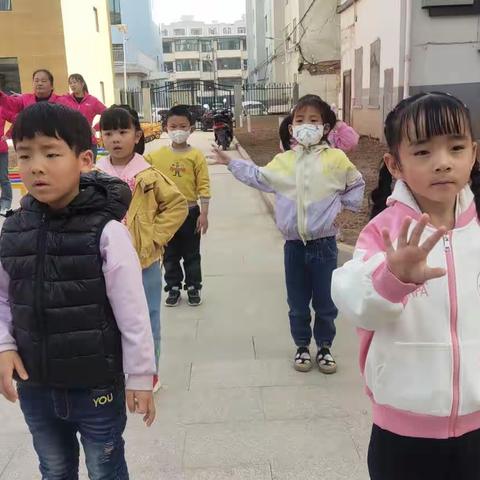 平安区第三幼儿园大二班一日生活记录