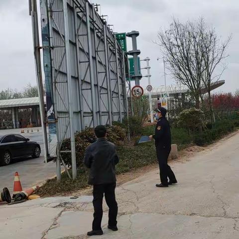 县城管局积极应对大风天气 全面开展安全隐患排查