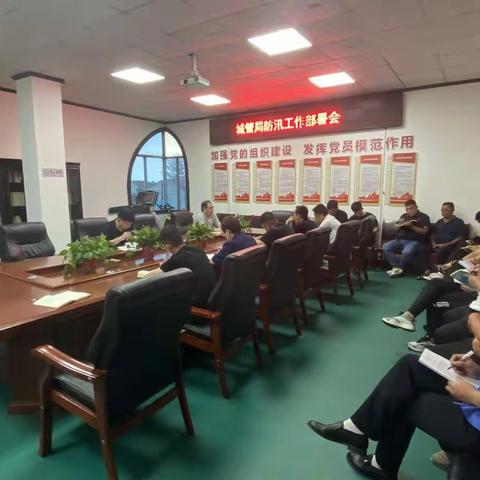 县城管局全力以赴做好雨后市容市貌环境卫生恢复工作