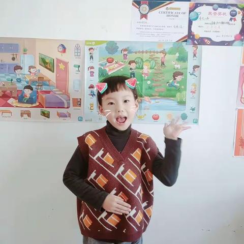 一年级（1）班李艺涵“居家抗疫，每日一读”——今日分享故事《百鸟朝凤》