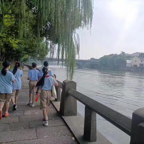 迎中秋    赞国庆