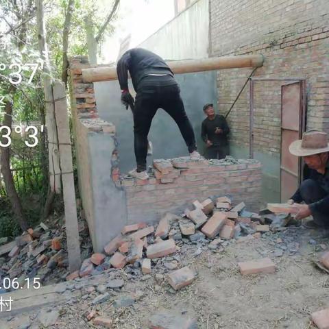 拆除违法建筑  共创美好环境