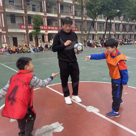 抢一个足球，拼一种精神——2021年硚口区实验小学“银杏杯”校园足球班级联赛