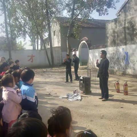 李河小学消防安全演练！