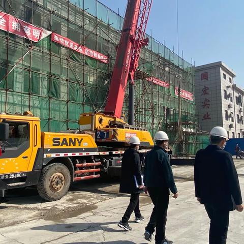 科学防控不松劲  项目建设干劲足