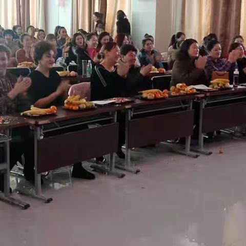 博乐市第七小学与青乡七所幼儿园共同举办“民族团结一家亲”暨“三进两联一交友”庆元旦活动