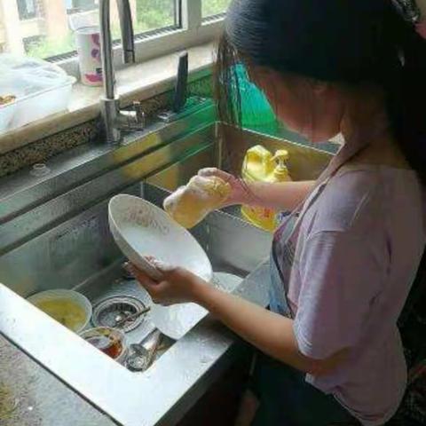 勤俭节约 做文明少年——橡树湾小学二（四）中队少先队员刘馨瑶争章纪实