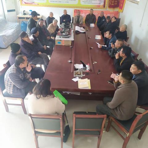 十里铺镇鲁中村11月14日召开以“坚定理想信念   补足精神之钙”为主题的党日会