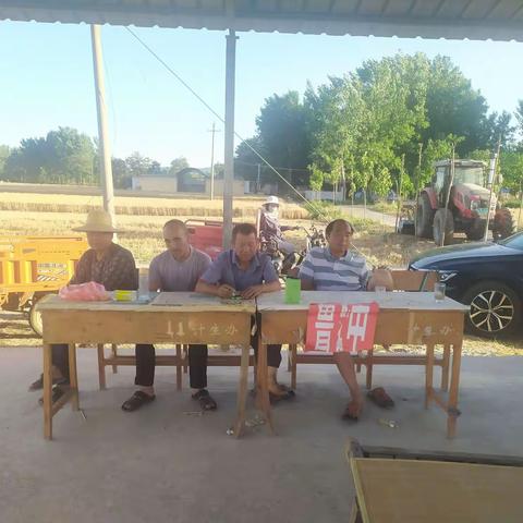 县人大主任一行"不忘初心担使命，不辞辛劳走基层"视察指导鲁中村三夏工作