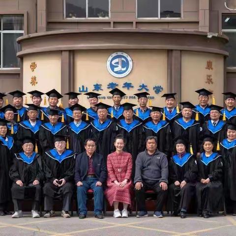 山东老年大学书法提高班毕业季拍照留念(2023-4-14)