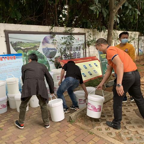 “众志成城，阻击疫情”——爱心企业向龙华区政府捐赠防疫物资