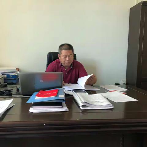 区机关事务局召开党组扩大会议传达学习七届区委常委会精神