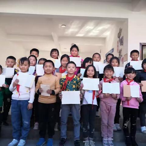 人小鬼大     创意写话——“朝阳小精灵”二（2）班的看图写话记