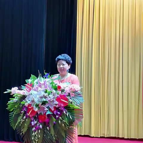 婴幼儿营养课堂开课啦，让宝宝吃的健康，吃的营养，绿色护理，茁壮成长。