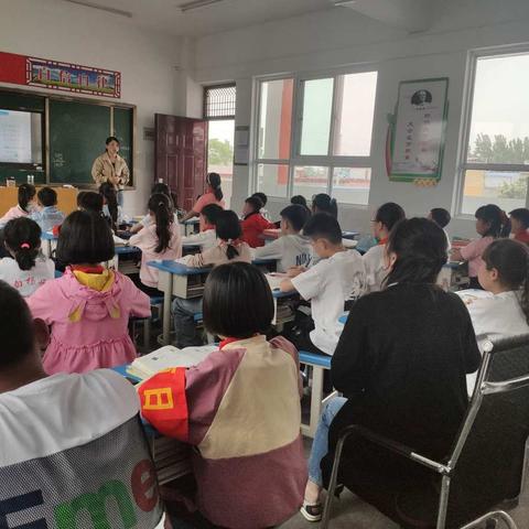 浅浅点拨重指导  拨开迷雾见骄阳——长葛市教研室莅临赵楼小学教学常规调研