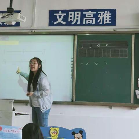 共同学习，共同进步——寨山小学第一学月教研活动