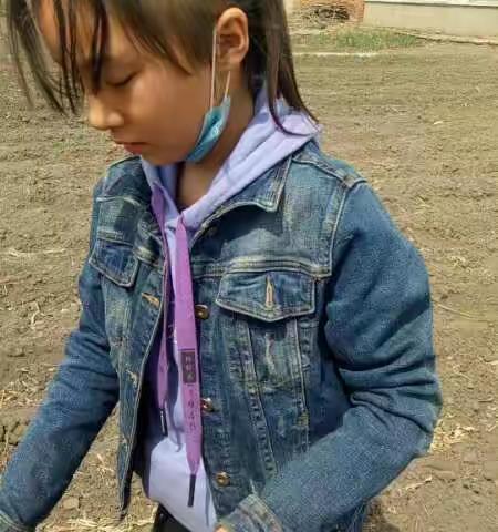 幸福在劳动中——石人中心小学四年级五一劳动节学生劳动记实