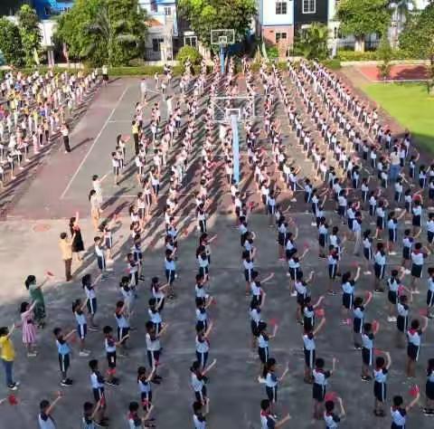 喜迎祖国70华诞，我与祖国共奋进 ——丹灶小学举行庆祝新中国70周年华诞升旗仪式