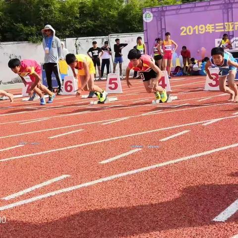 “体育教育 · 助力均衡”吉阳区代表队在市二十五届中小学生田径运动会上摘得桂冠！