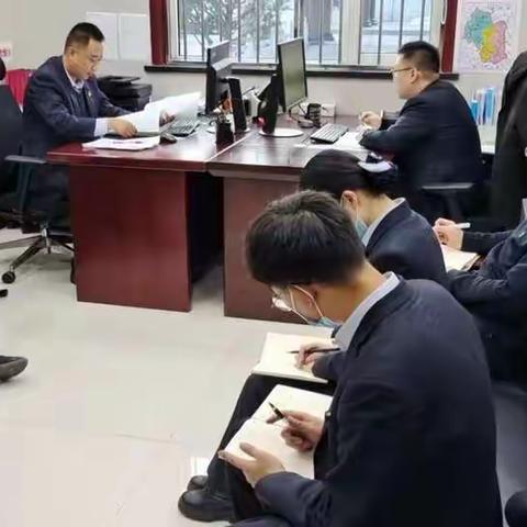 五台山支行组织员工学习《商业银行合规红线手册》和《监管规则解读手册》