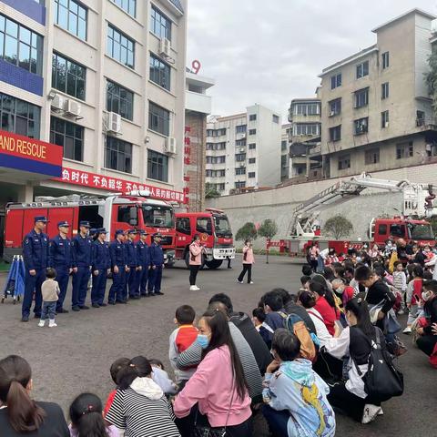 小小消防员，致敬火焰蓝——中英文育苗幼儿园参观消防队活动
